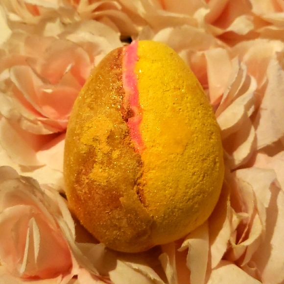 🌟LUSH Golden Egg Spring 2023 DISCONTINUED Bath Bomb Melt NWT - Picture 4 of 4